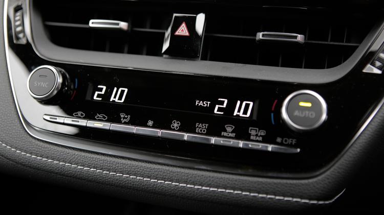 TOYOTA COROLLA PETROL 1.8 VVT-i Hybrid 140 Commercial Auto